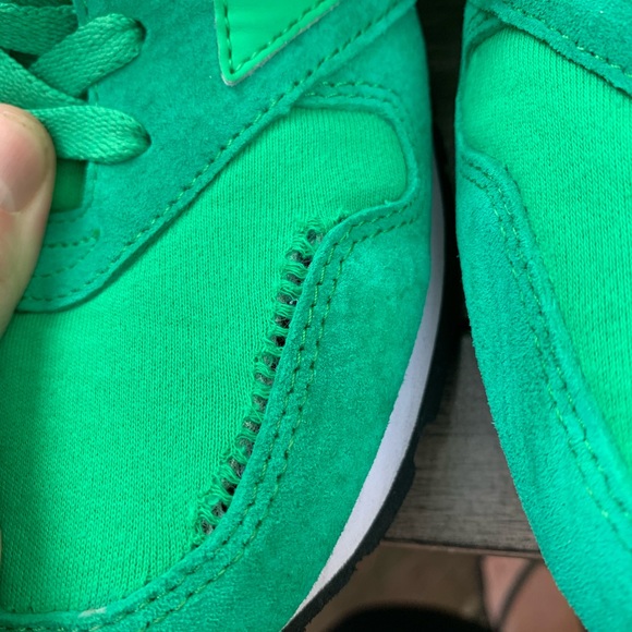 Brooks green and blue tennis shoe. Size 10.5 - Picture 10 of 14